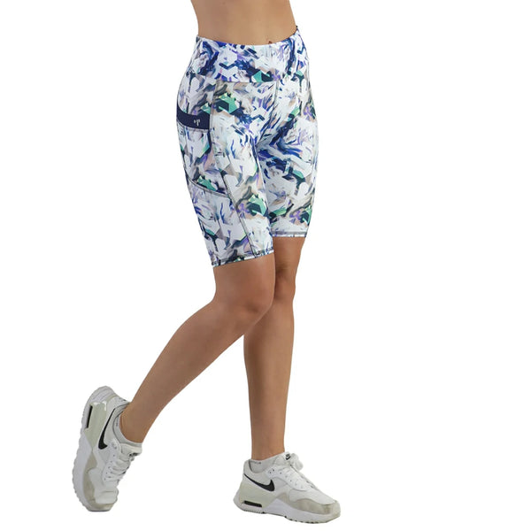 BERMUDA DEPORTIVA PARA DAMA AJUSTADA CORTE ALTO PARA CONTROL DE ABDOMEN CON BOLSILLOS LATERALES EN ESTAMPADO PRISM - HIGH IMPACT