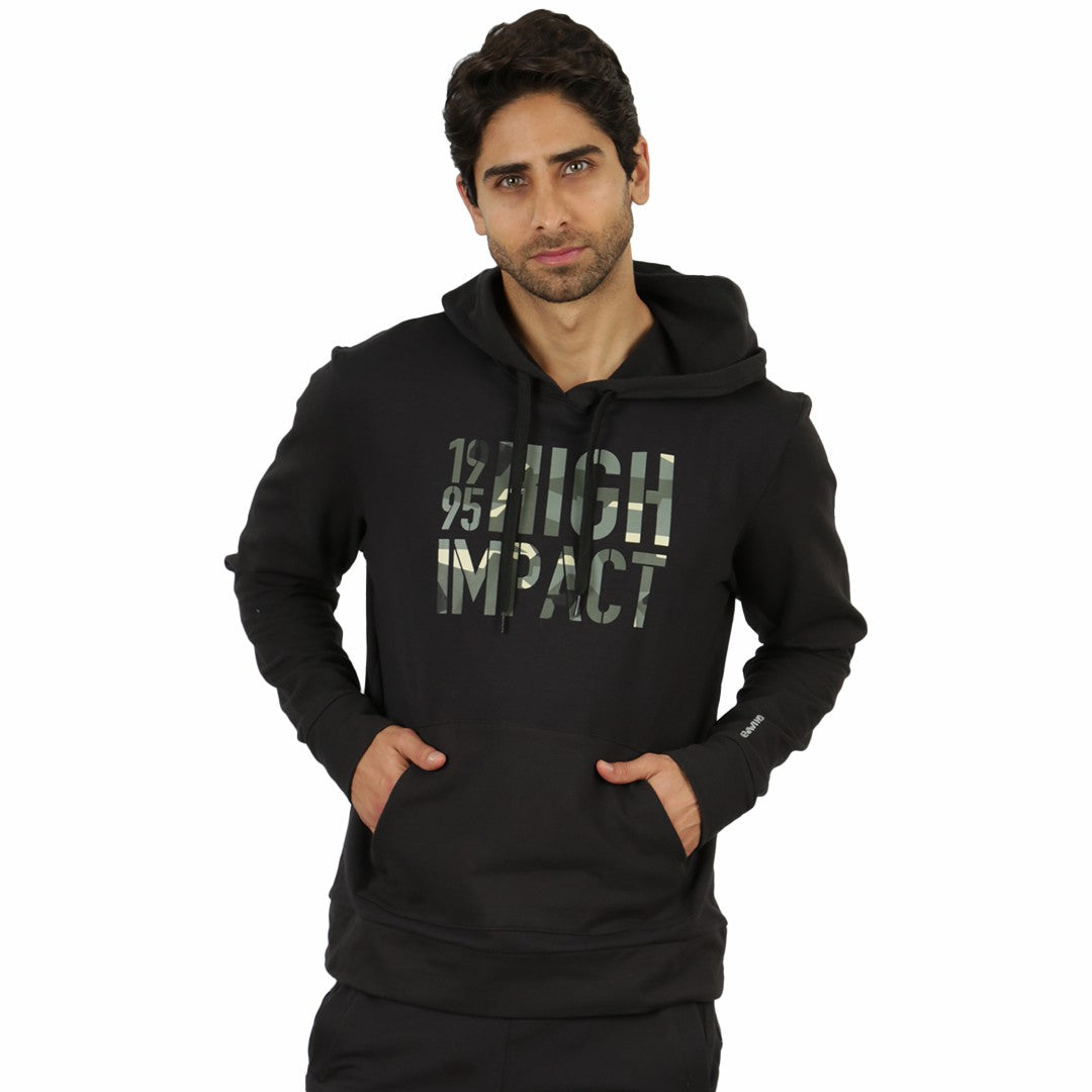 SUDADERA PARA CABALLERO CON BOLSILLO ABDOMINAL Y CAPUCHA CON JARETA EN COLOR NEGRO CON DECORATIVO- HIGH IMPACT