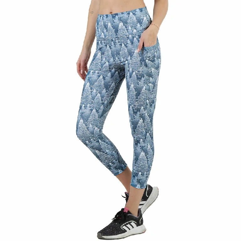 LEGGINGS DEPORTIVOS PARA DAMA ESPECIAL NAVIDEÑO CON ESTAMPADO DE PINOS EN TONOS AZULES Y BLANCOS - HIGH IMPACT
