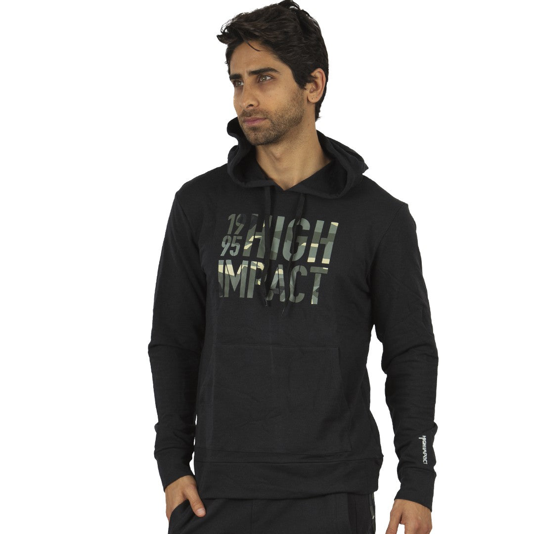 SUDADERA PARA CABALLERO CON BOLSILLO ABDOMINAL Y CAPUCHA CON JARETA EN COLOR NEGRO CON DECORATIVO- HIGH IMPACT